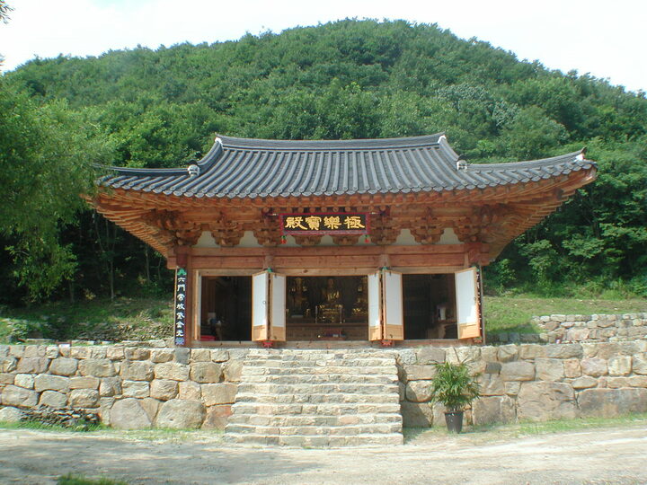2003년 복원된 극락보전