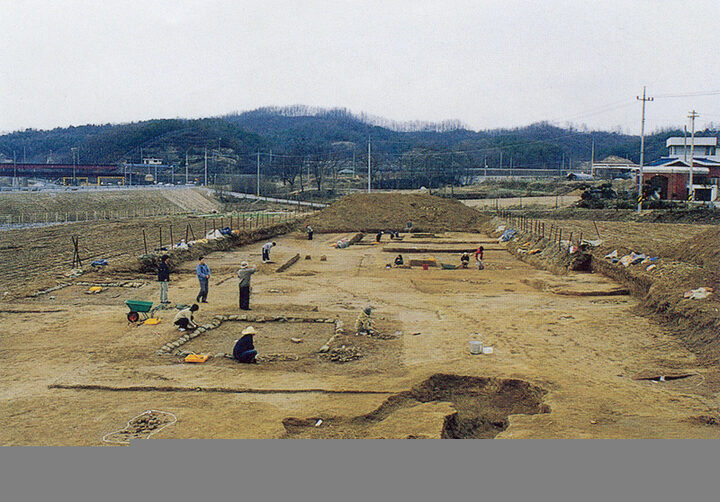 충주 조동리 유적