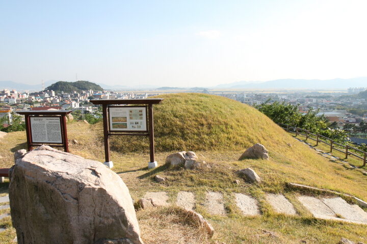 김해구산동백운대고분 전경