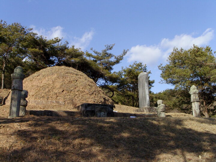 이운용 장군 묘역 전경