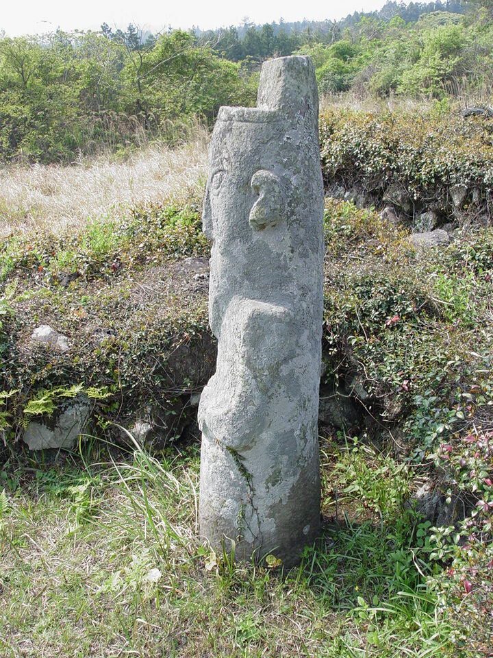 문인석 측면