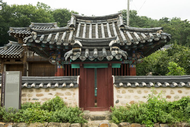 비각 전경