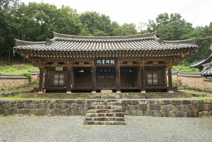 용강서원 정면