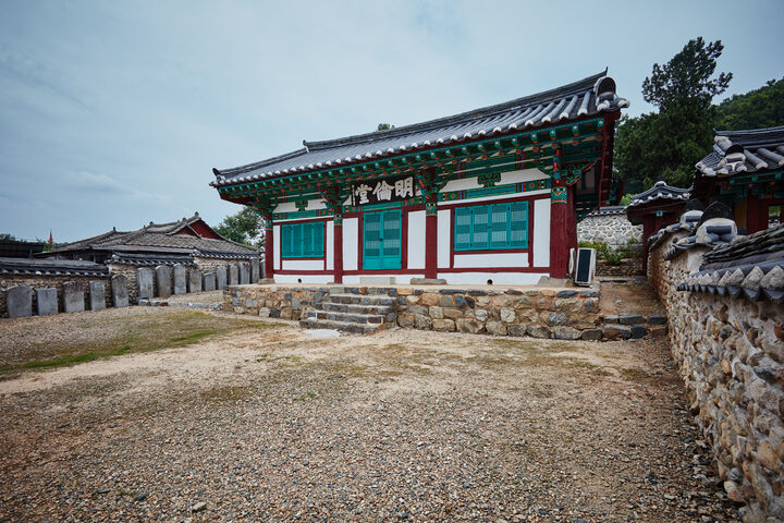 시도기념물 연기향교_명륜당 정측면