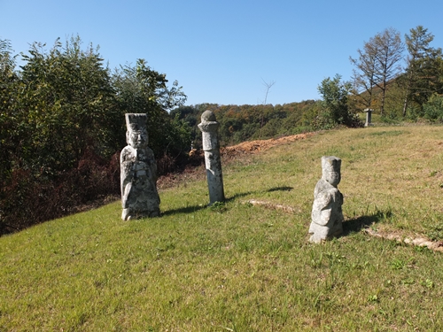 묘소 좌측