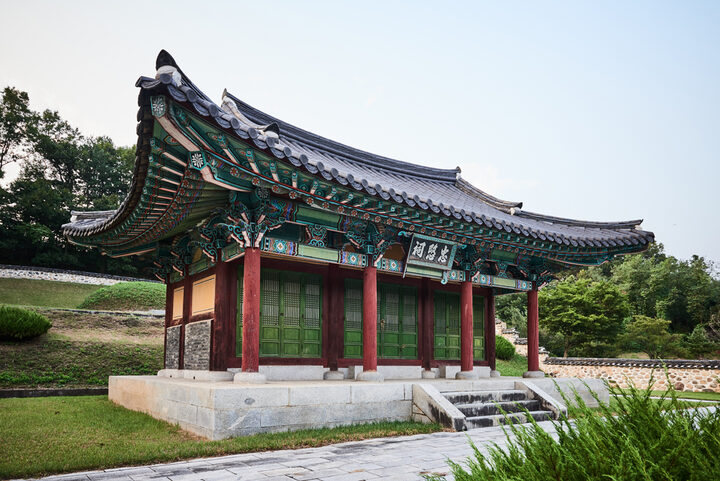 시도기념물  괴산 충민사_정측면
