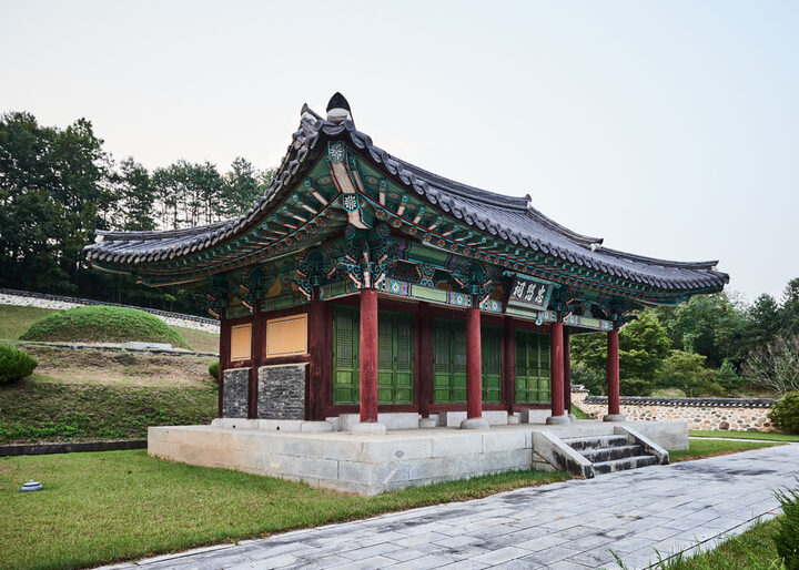 시도기념물  괴산 충민사_측면