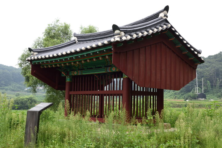 정발장군묘_충신 정려각 (촬영년도 : 2015년)