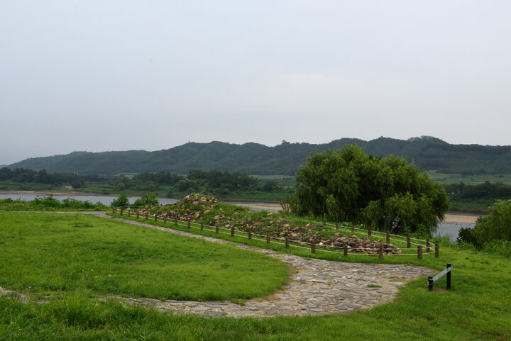 연천학곡리적석총_전경1 (촬영년도 : 2015년)