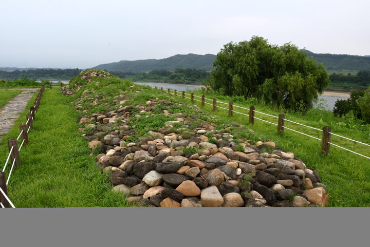 연천학곡리적석총_전경2 (촬영년도 : 2015년)