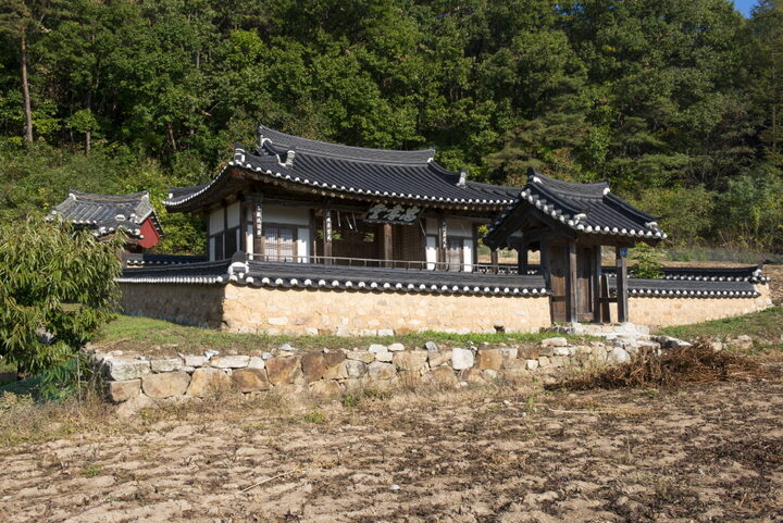 봉화 충효당_원경 (촬영년도 : 2015년)