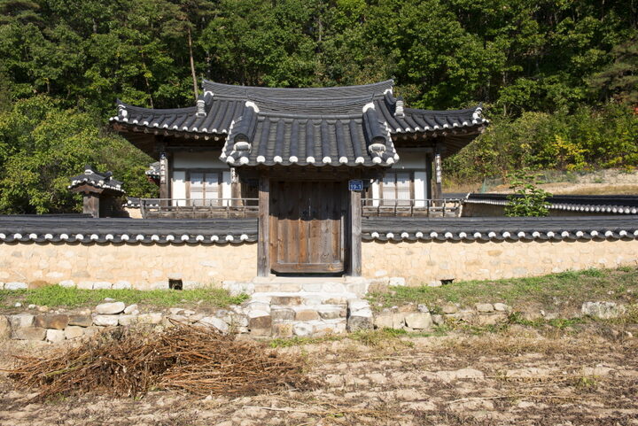 봉화 충효당_전경 (촬영년도 : 2015년)