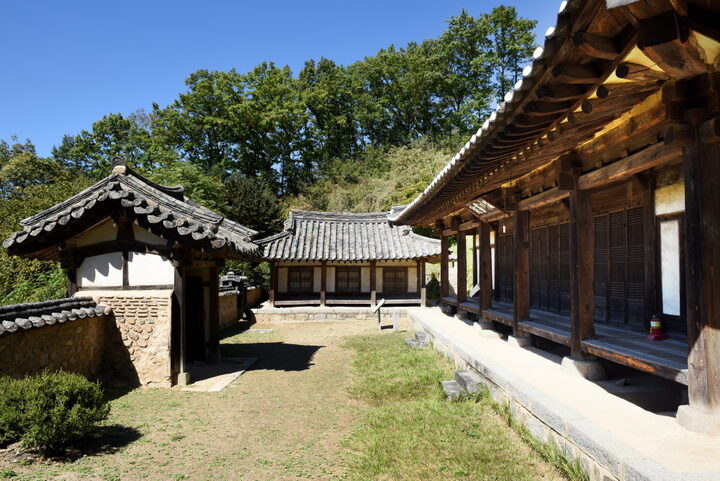 안동 임천서원_마당 전경 (촬영년도 : 2015년)