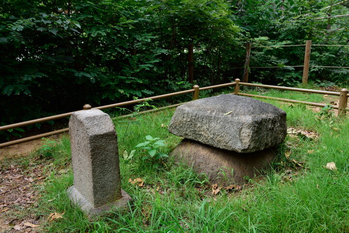 월산대군 이정 태실_우측 (촬영년도 : 2015년)