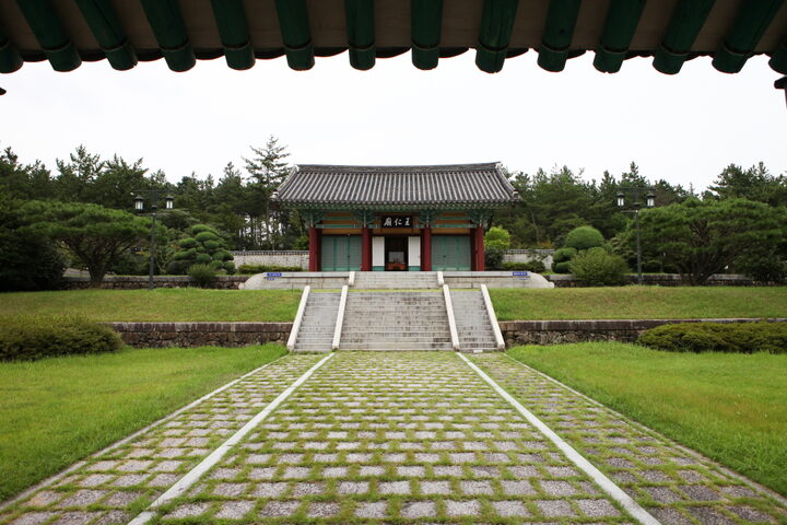 왕인박사유적_사당입구 (촬영년도 : 2015년)