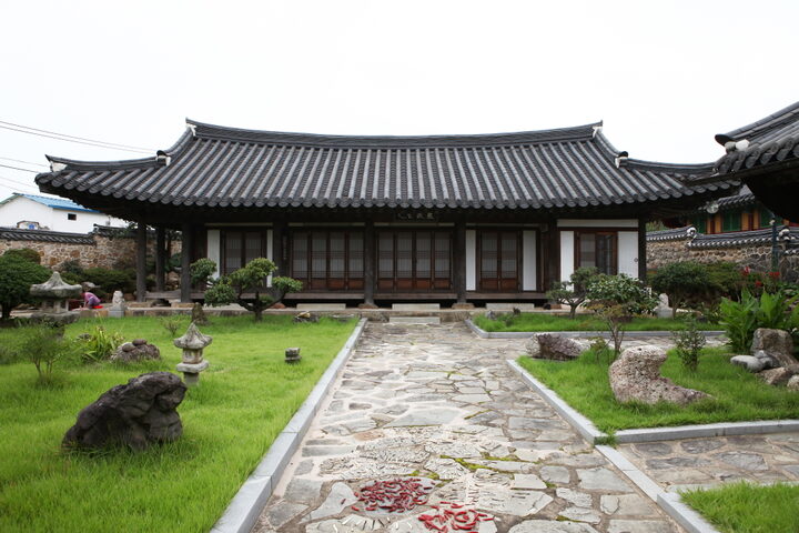 구고사및김완장군부조묘_안채조경 (촬영년도 : 2015년)