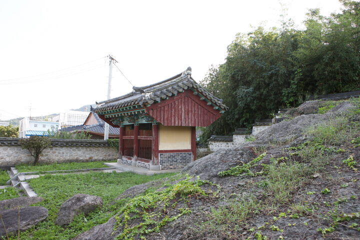 전씨충효문_충효각 측면 (촬영년도 : 2015년)
