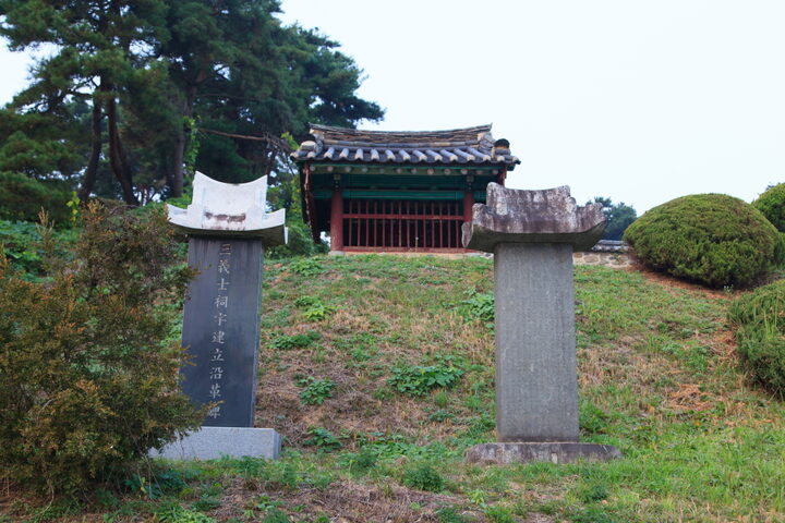 공주귀산리만경노씨삼의사생가지_노응환 노응탁 정려 (촬영년도 : 2015년)