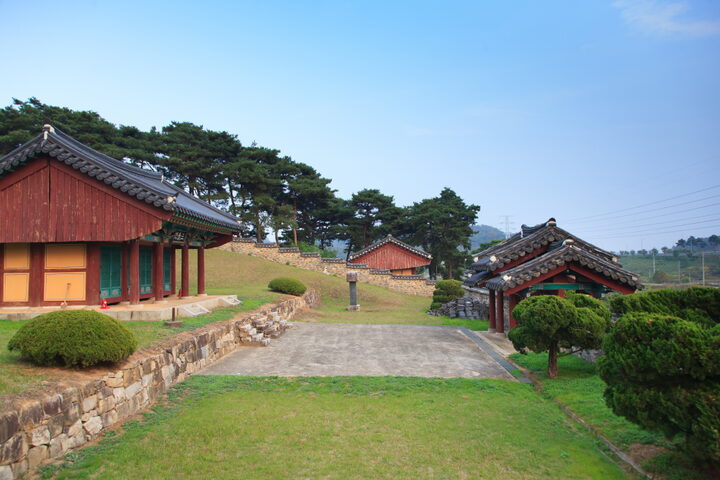 공주귀산리만경노씨삼의사생가지_전경 (촬영년도 : 2015년)