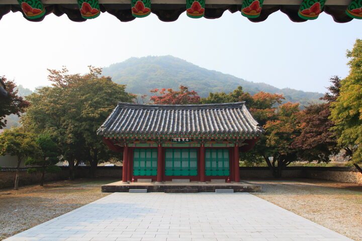 충현서원유적_삼문에서 바라본 충현서원1 (촬영년도 : 2015년)