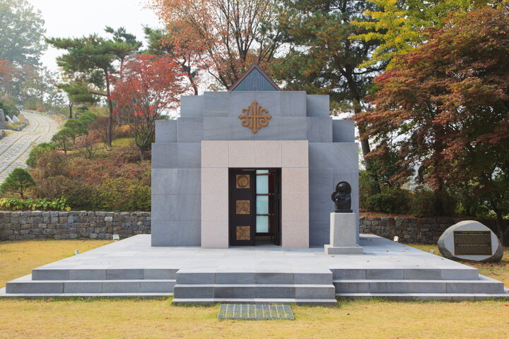 공주 황새바위 천주교순교유적_무덤경당 (촬영년도 : 2015년)