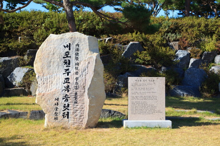 예산여사울이존창생가터_기념비와 기도문비 (촬영년도 : 2015년)