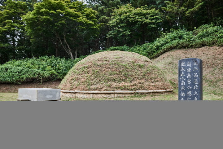 홍천한서남궁억묘역_정측면 (촬영년도 : 2016년)
