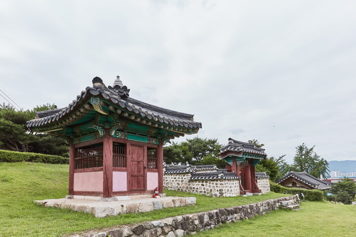 충목단 비각측면