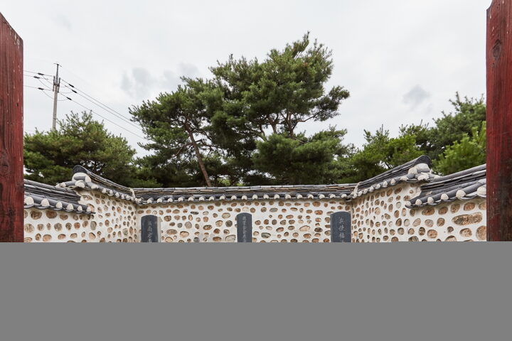 충목단유허비와설단비