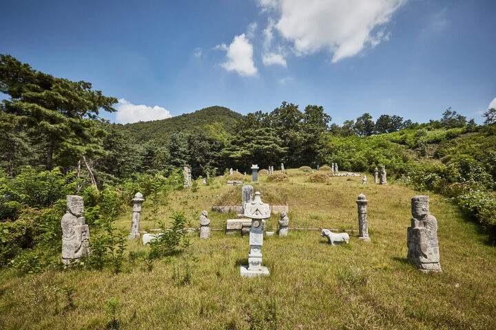 이준선생묘 정면1