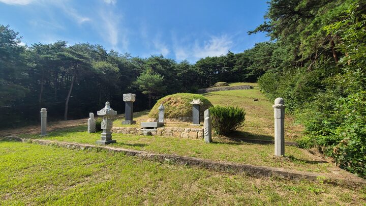 불우헌 정극인 묘 전경