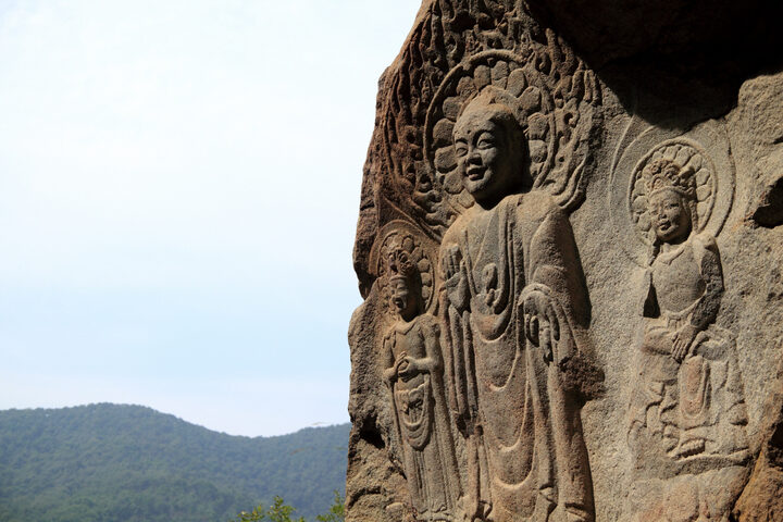 서산 용현리 마애여래삼존상