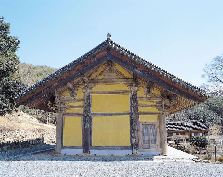 강진 무위사 극락보전 측면