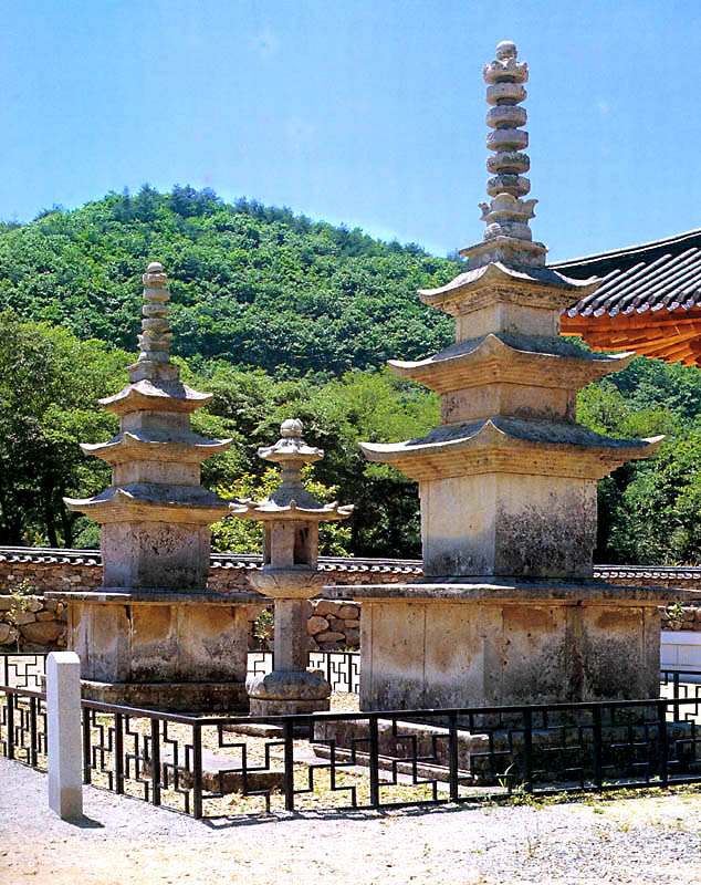 장흥 보림사 남ㆍ북 삼층석탑 및 석등 전경