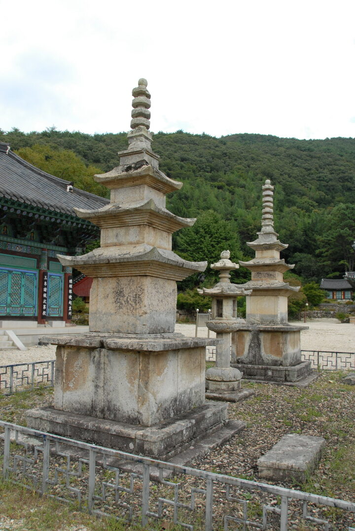 보림사삼층석탑및석등 전경