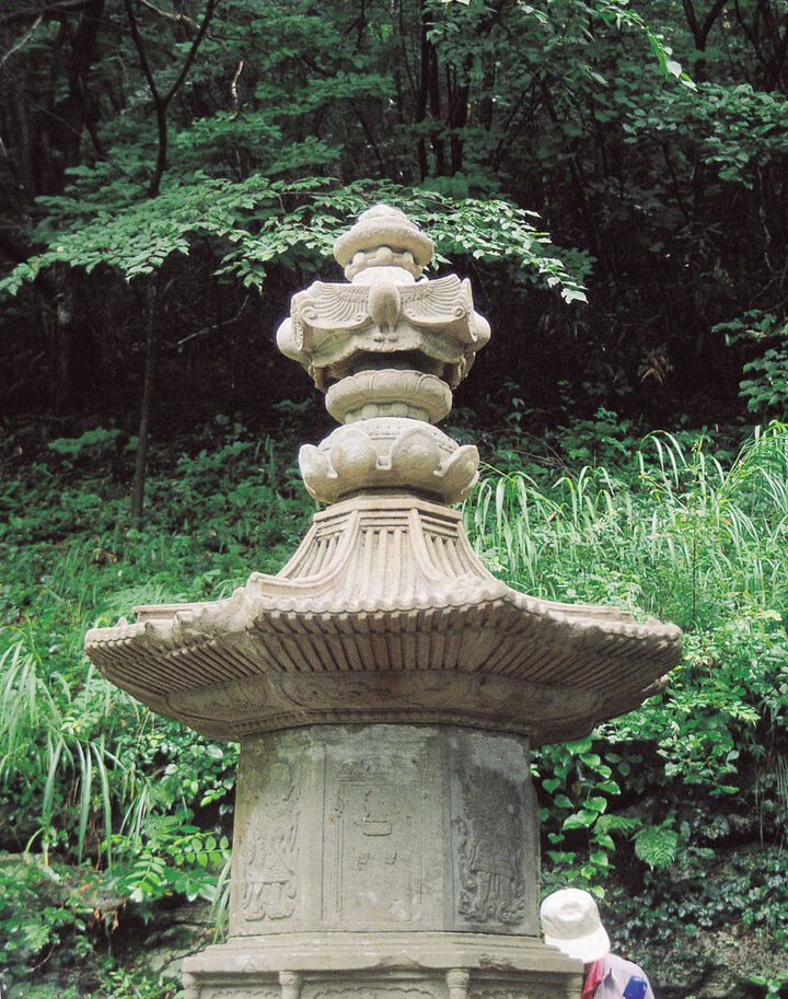 구례 연곡사 북 승탑 옥개석과 상륜부(복원후)