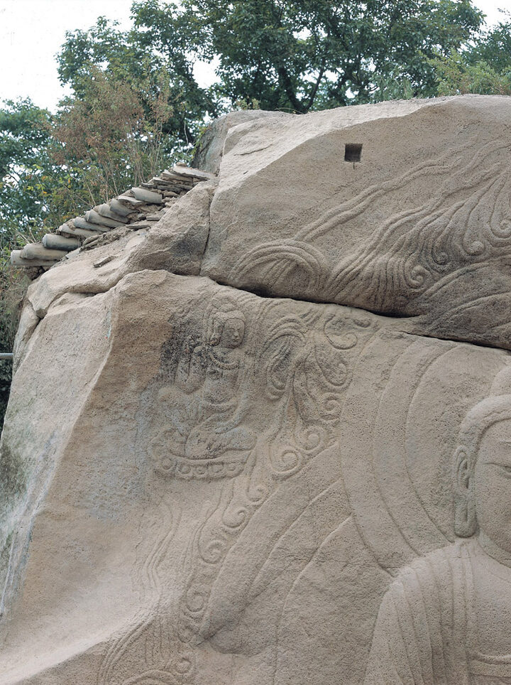 우측 상단 보살