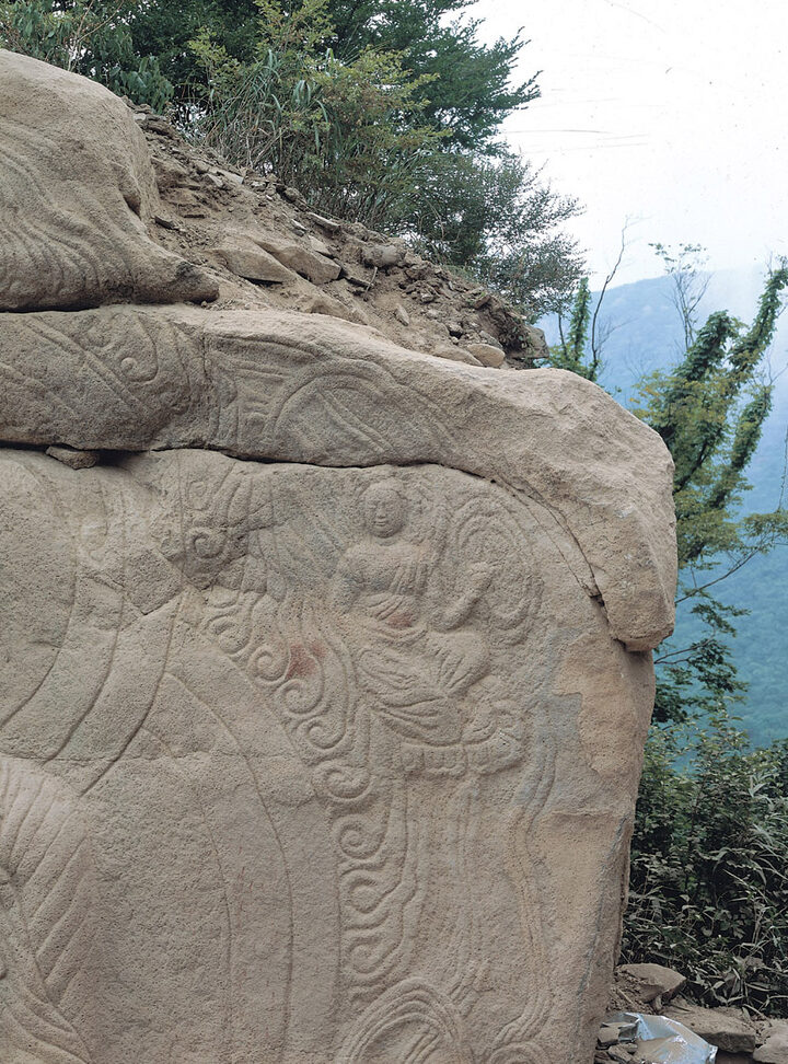 좌측 상단 보살