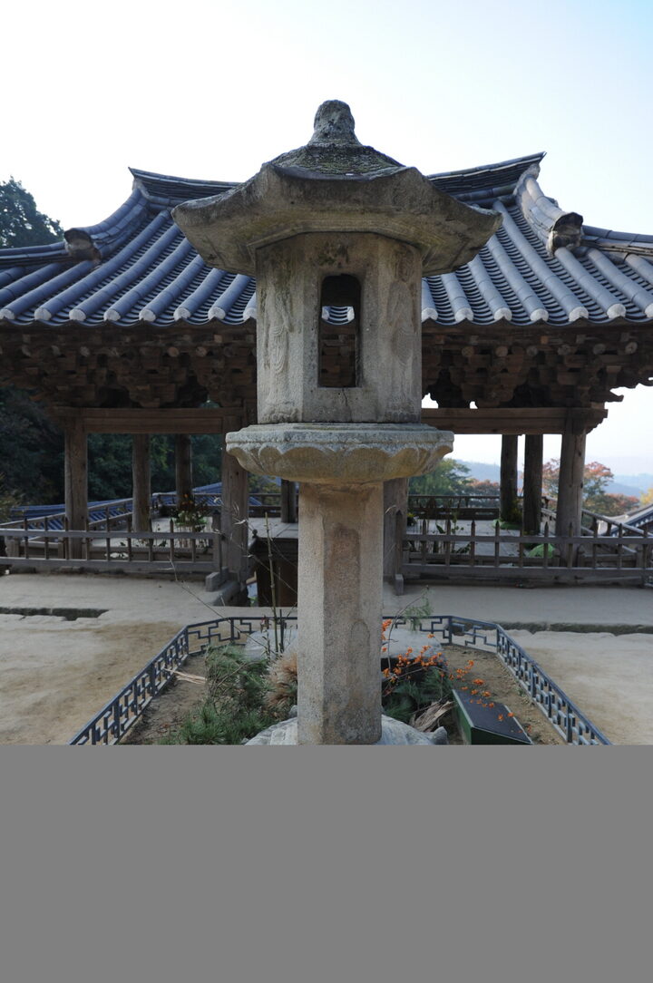 영주 부석사 무량수전 앞 석등 정면