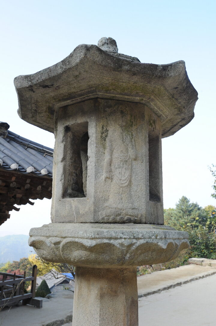영주 부석사 무량수전 앞 석등 상단