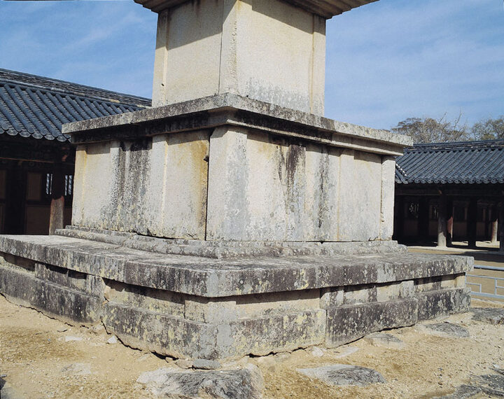 불국사 삼층석탑 기단부
