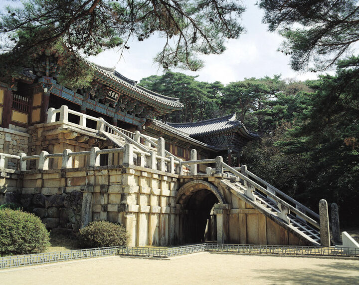 좌측에서 바라본 경주 불국사 청운교 및 백운교