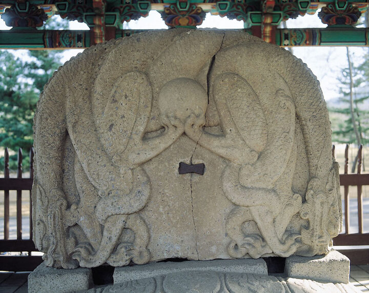 경주 태종무열왕릉비(이수 후면)