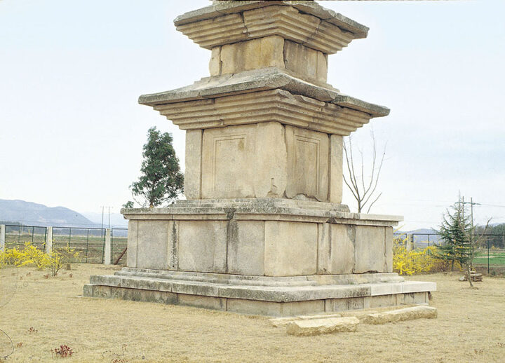 경주 고선사지 삼층석탑 기단부