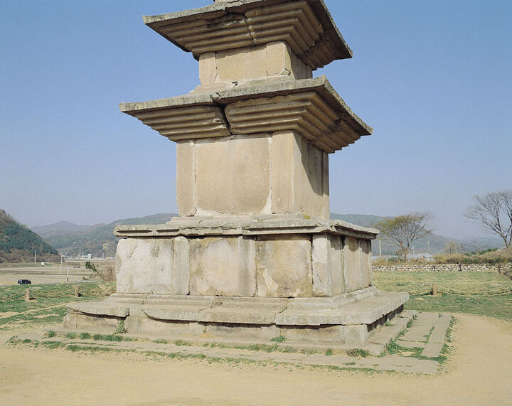 경주 감은사지 동ㆍ서 삼층석탑 기단부