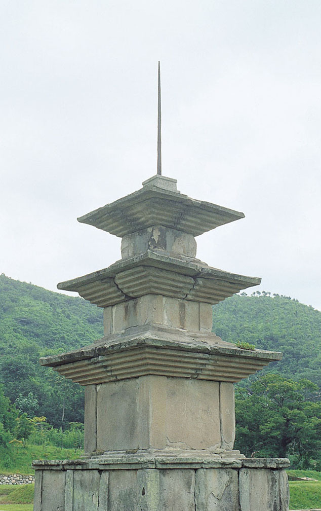 경주 감은사지 동ㆍ서 삼층석탑 탑신부