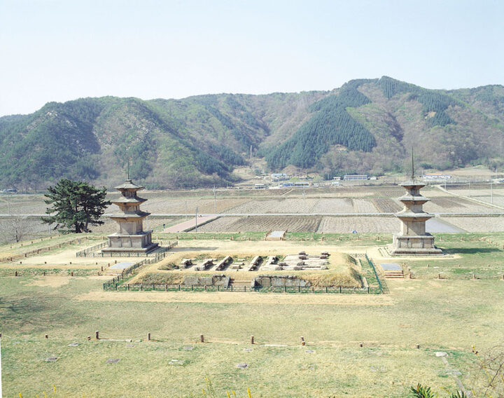 경주 감은사지 동ㆍ서 삼층석탑 전경