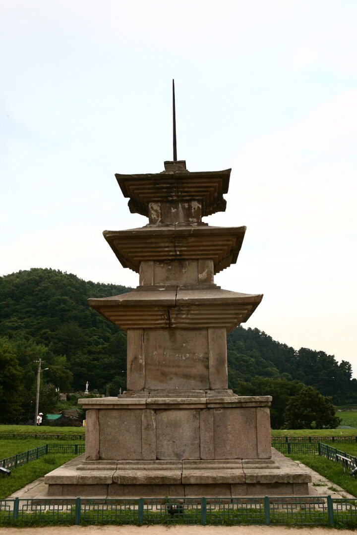 경주 감은사지 동ㆍ서 삼층석탑