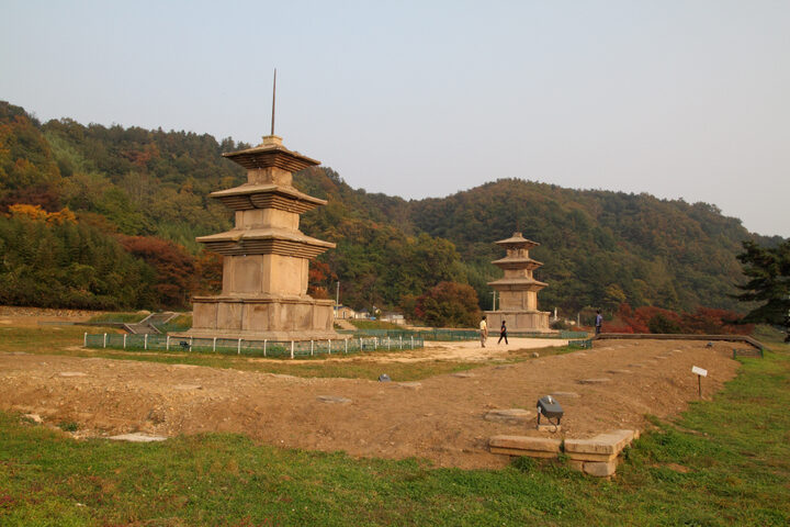 경주 감은사지 동ㆍ서 삼층석탑
