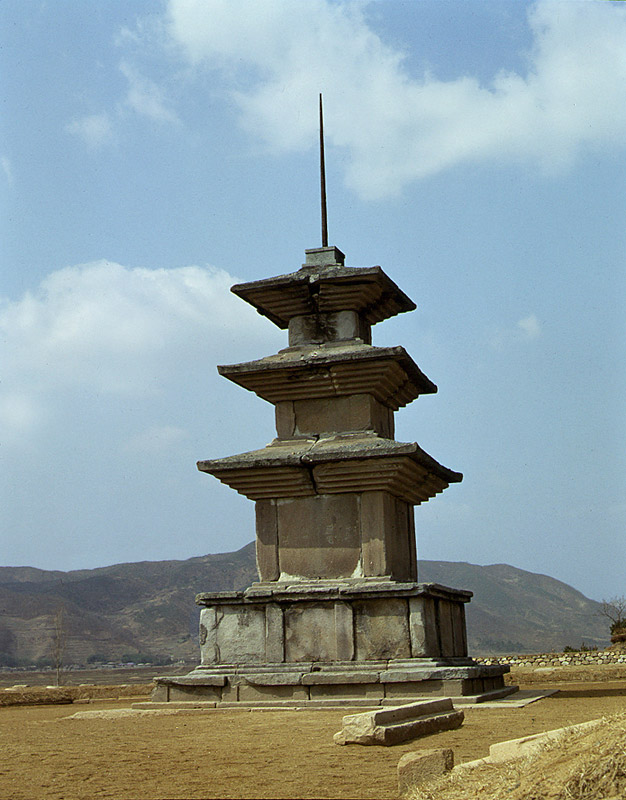 경주 감은사지 동ㆍ서 삼층석탑